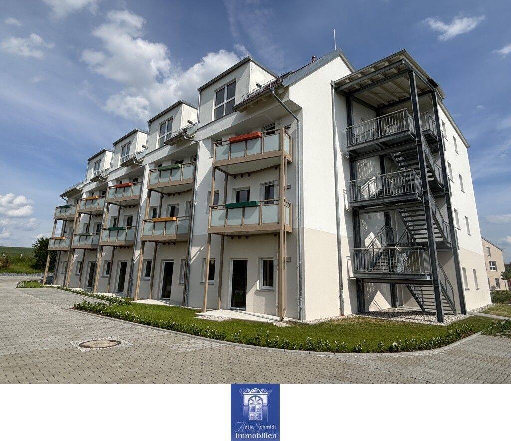 Modern ausgestattete Neubauwohnung, Balkon, EBK, Fußbodenheizung! Erstbezug!, 1477 Arnsdorf