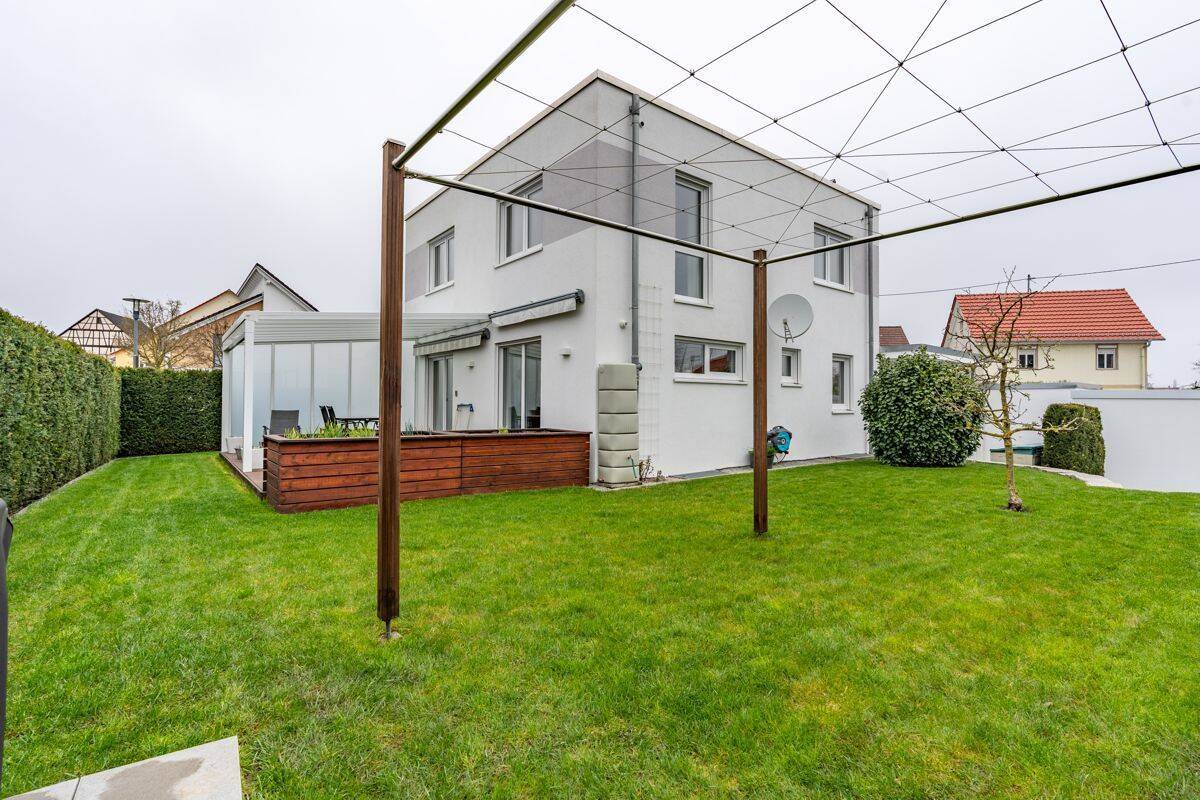 Stilvolles Einfamilienhaus mit Garage, Carport und hochwertiger Ausstattung in Balingen-Engstlatt, 72336 Balingen