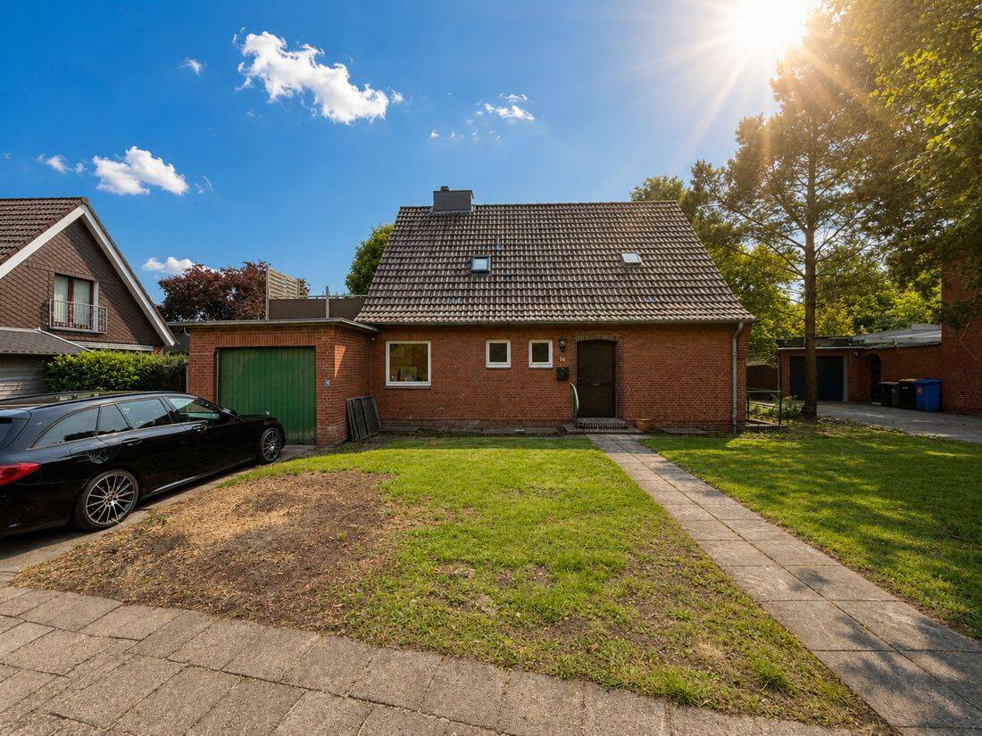 Renovierungsbedürftiges Einfamilienhaus mit Einliegerwohnung in ruhiger Wohnlage von Meldorf!, 25704 Meldorf