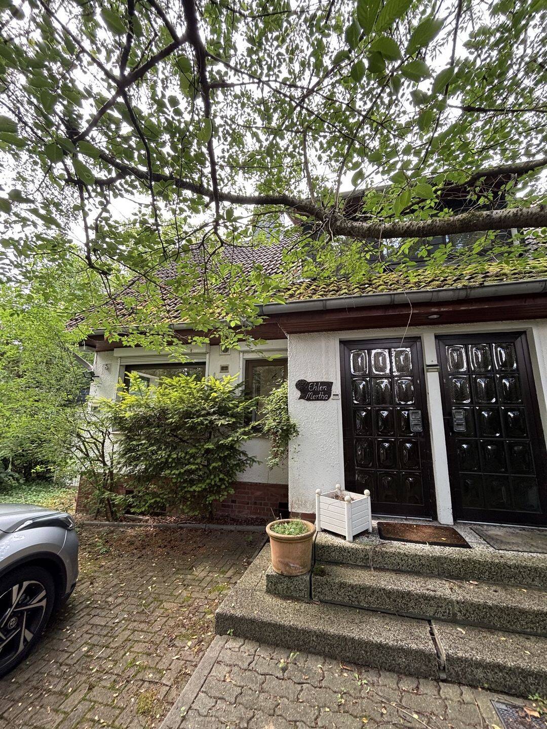 Zweifamilienhaus – oder Baugrundstück? Direkt am Naturschutzgebiet Hainesch Iland – Bergstedt, 22395 Hamburg (Wandsbek Bergstedt Poppenbüttel Sasel Wohldorf-Ohlstedt)