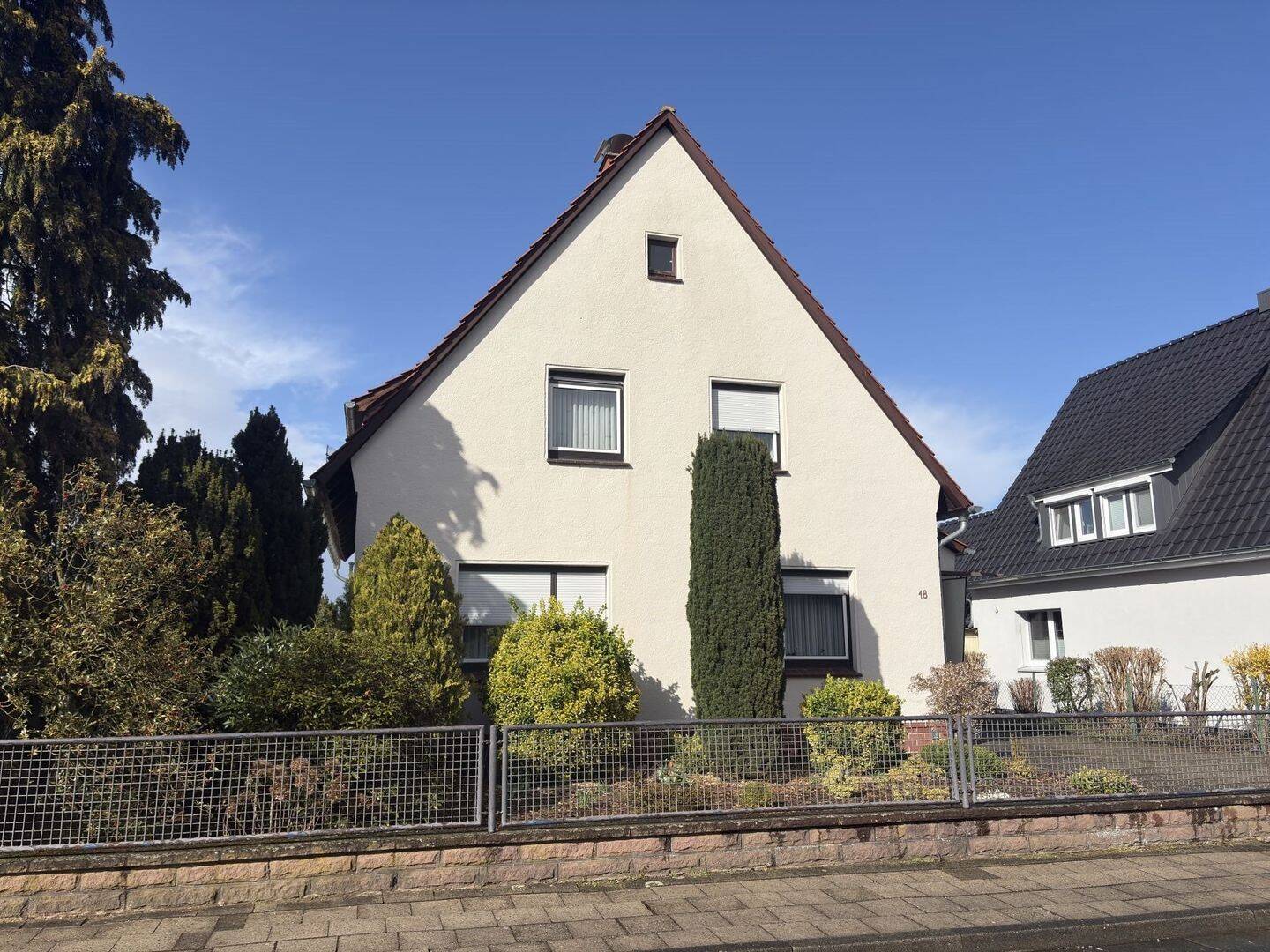 Uetze: Zweifamilienhaus in ruhiger Lage, 31311 Uetze
