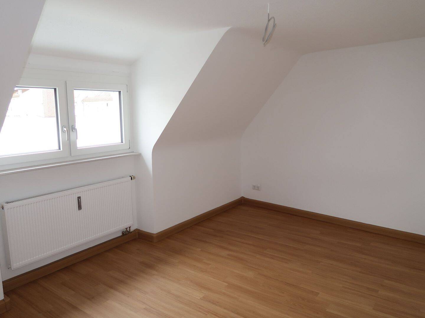 Wohnen im Rückgebäude: 2-Zimmer-Dachgeschoßwohnung, 90443 Nürnberg