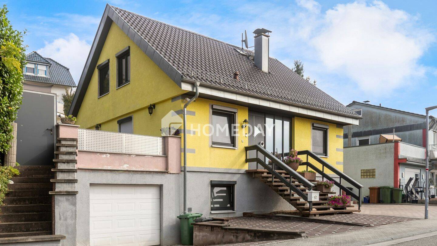 Freistehendes Haus mit Pool, BBQ Bereich, Sauna und Burgblick, 74889 Sinsheim