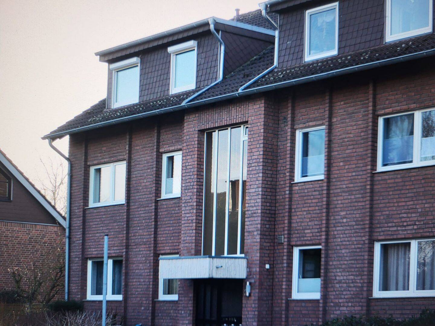 Helle Maisonettewohnung mit ausgebautem Dachstudio, Westbalkon, Stellplatz in ruhiger Wohnlage (von privat), 40670 Meerbusch
