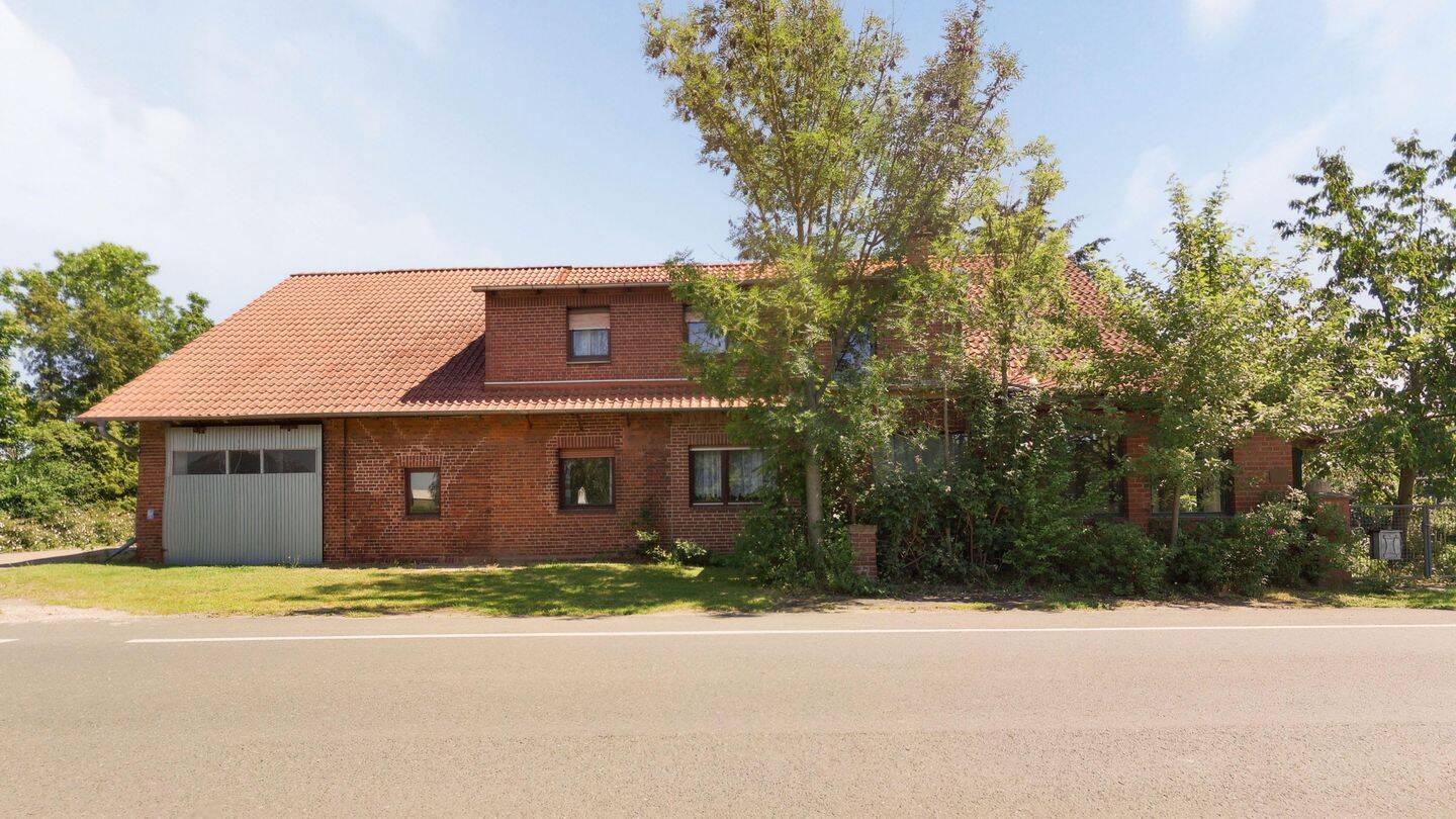 Viel Platz, vielseitige Nutzung – großzügiges Zweifamilienhaus mit idyllischem Naturgarten, 31592 Stolzenau