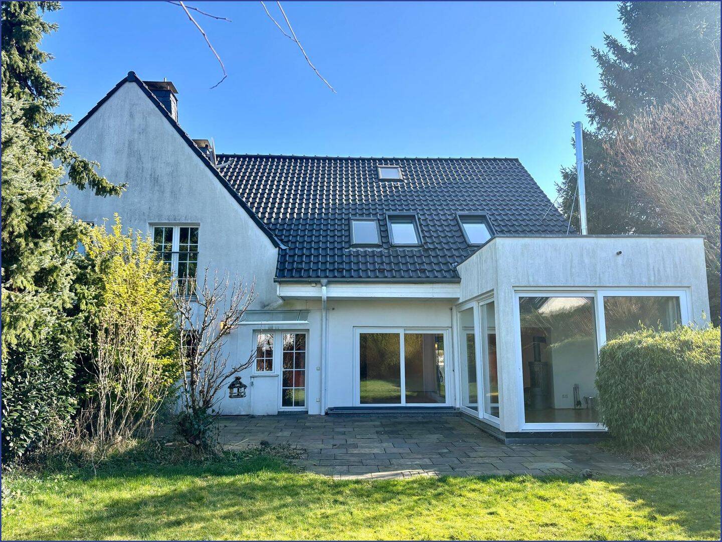 Zauberhafte Doppelhaushälfte mit Wintergarten, Kamin und Garten – Wohnen in ruhiger Bestlage, 45239 Essen (Bredeney Fischlaken Heidhausen Schuir Werden)