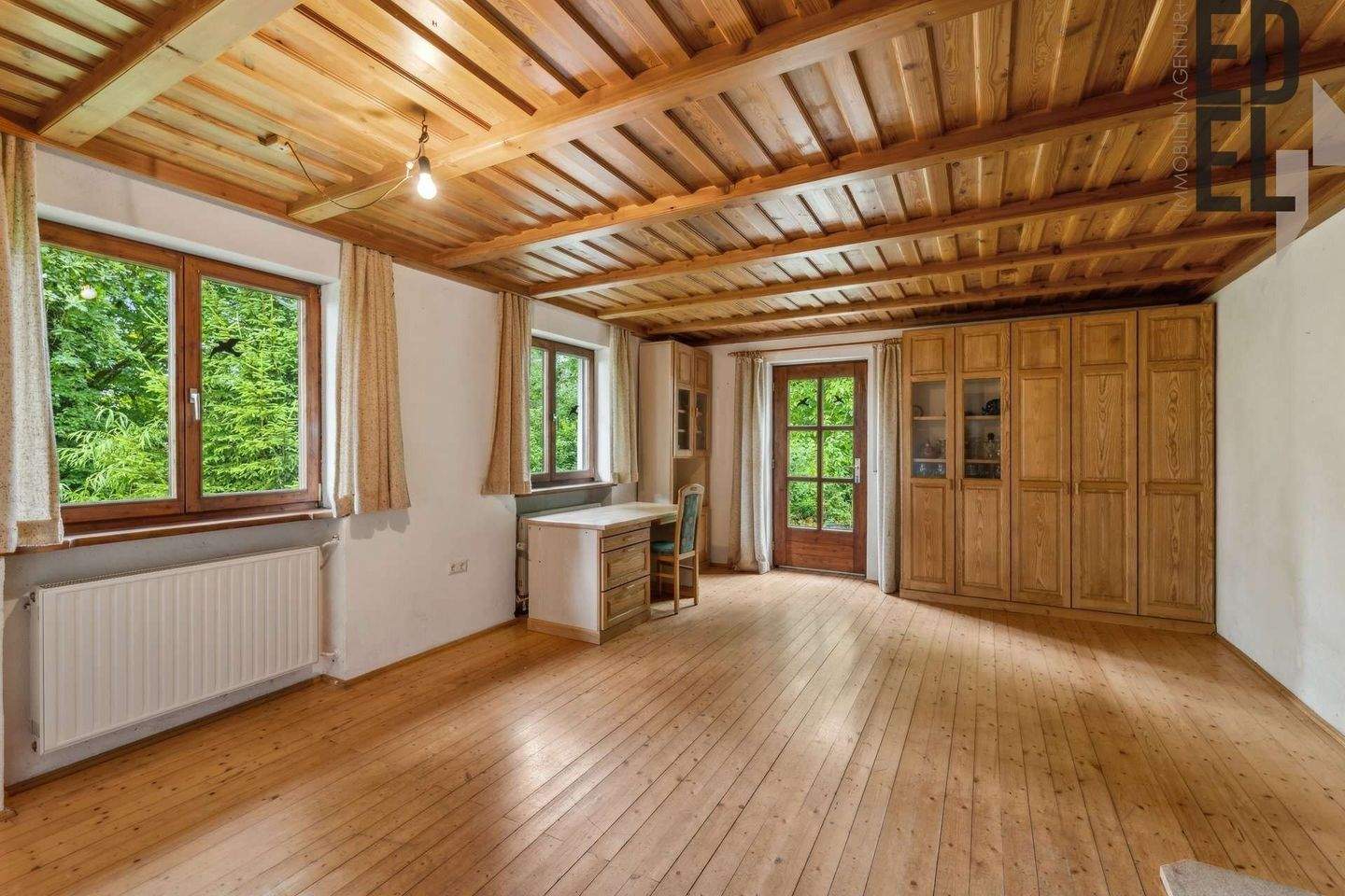 Wohnen am Waldrand – ein Refugium mit Charakter, 92277 Hohenburg