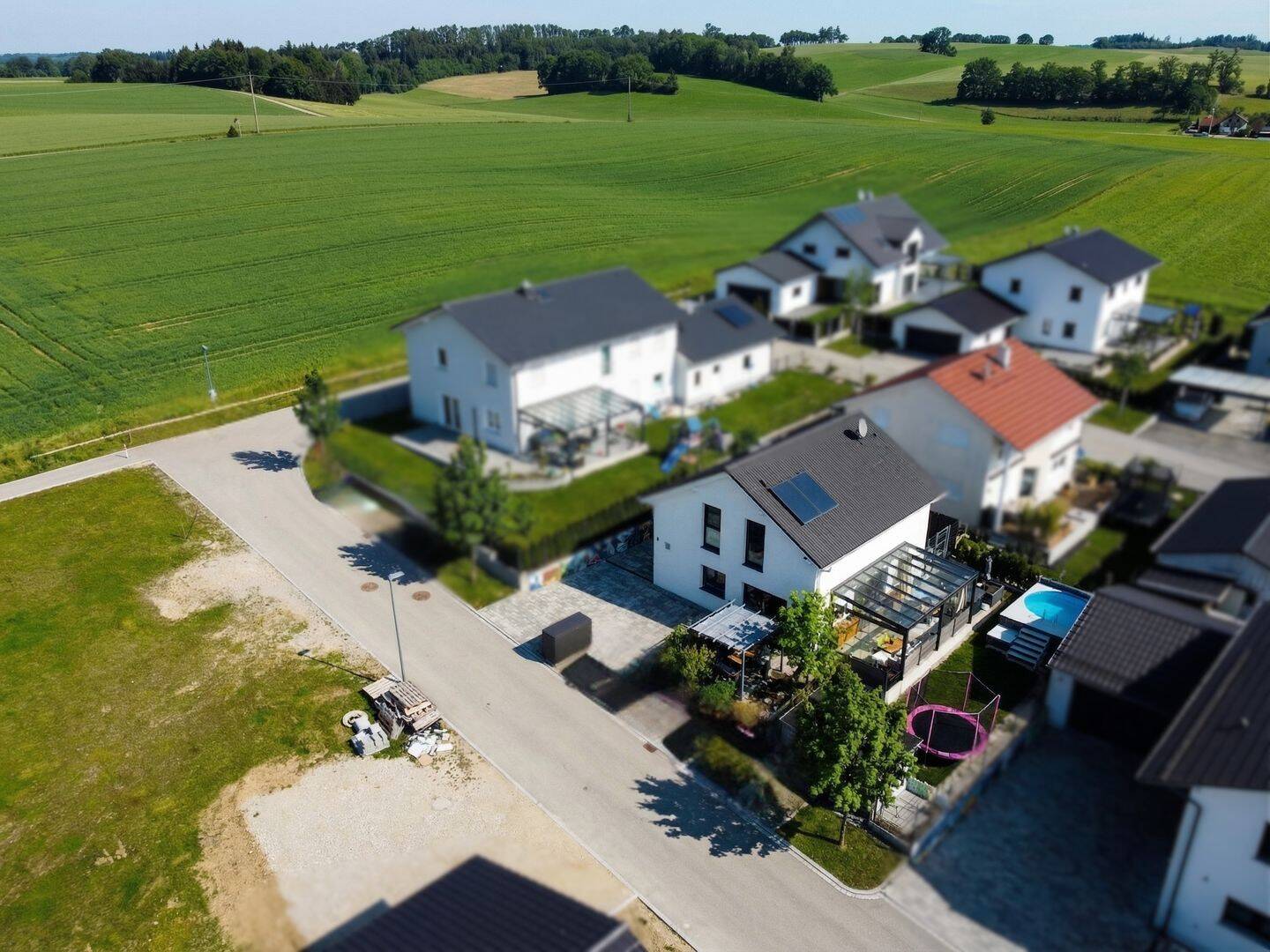 0% Baustress, 100 % Familienglück: Neuwertiges Energiesparhaus mit Pool – in 10 Min. in Erding, 85447 Fraunberg