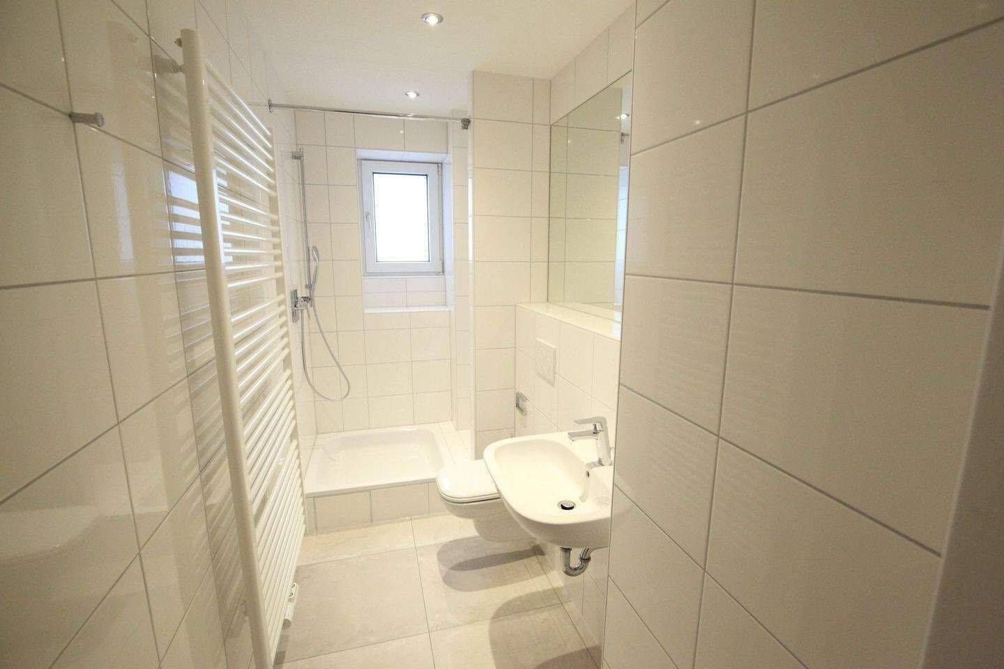 Frisch renoviertes Schmuckstück: Stilvolle 2-Zimmer- Wohnung mit Balkon (Erstbezug), 68159 Mannheim (Jungbusch Mühlauhafen Quadrate)