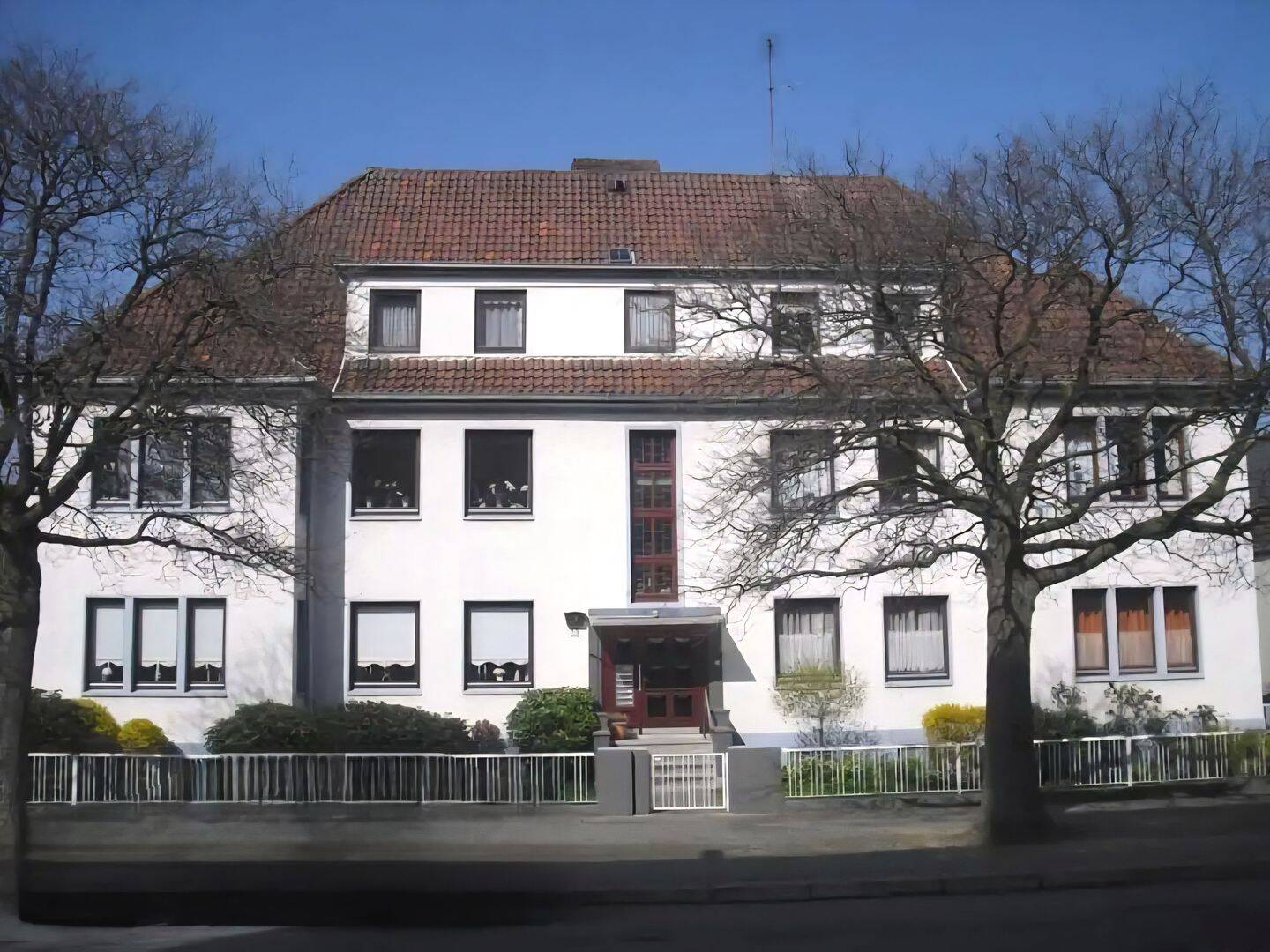 Eduard Rosenberg KG – Gepflegte 4-Zimmer-Wohnung in TOP-Lage, 27568 Bremerhaven (Lehe Mitte Überseehafen)