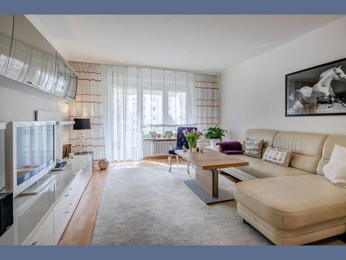 Möbliert: Möblierte 2-Zimmer Wohnung mit Südbalkon, 81929 München (Bogenhausen Trudering-Riem)