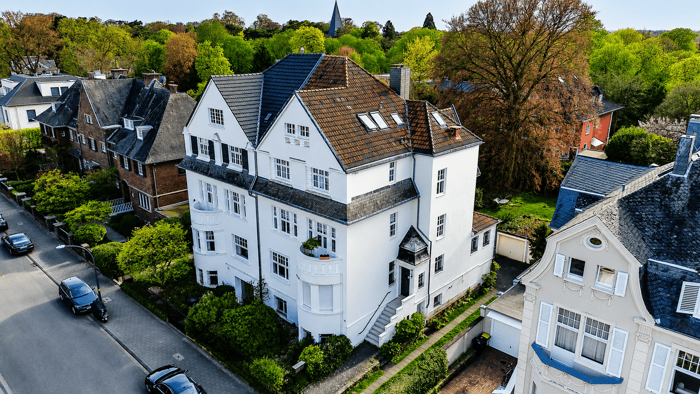 Köln-Marienburg: Helle 2-Zimmer-Wohnung mit Sonnengarten und Garage in exklusiver Lage, 50968 Köln (Rodenkirchen)