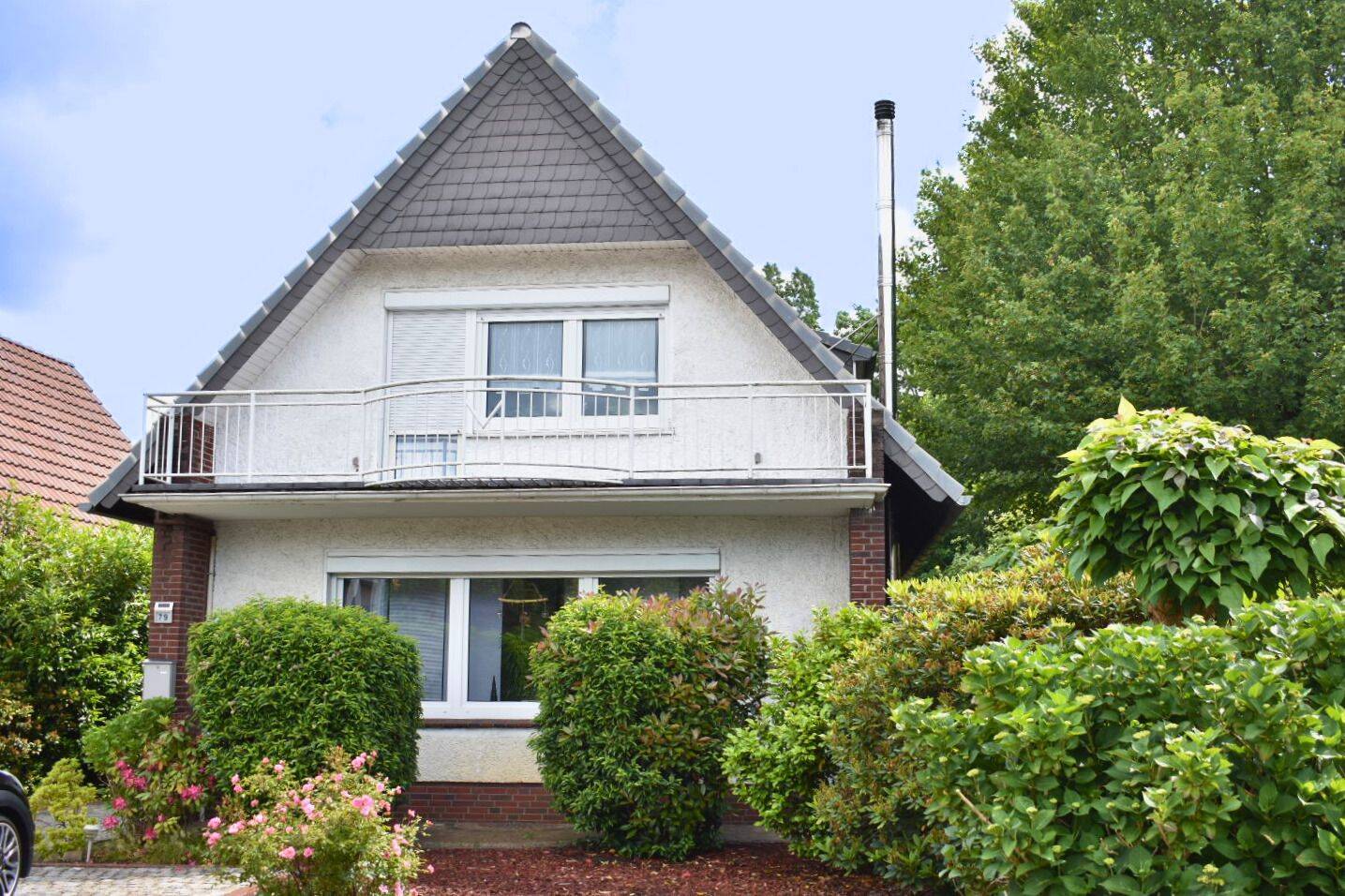 Attraktives Einfamilienhaus, 2 Kamine, überdachte Terrasse, Garage, Carport und neu saniertem Keller, 27753 Delmenhorst (Bungerhof Deichhorst Dwoberg/Ströhen Mitte)