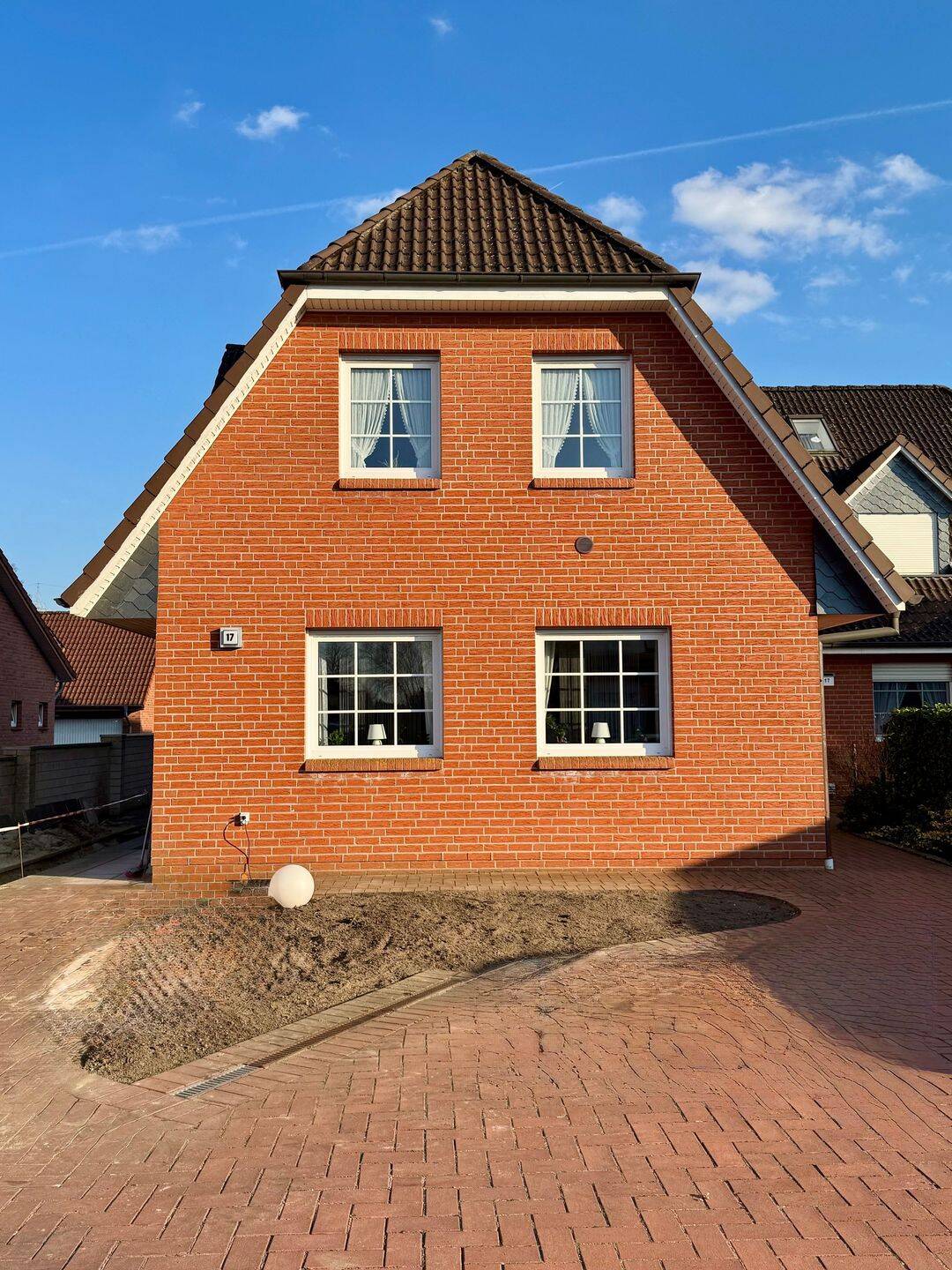 Moderne, bezugsfertige Maisonette-Wohnung mit großer Garage plus Stellplatz, 27299 Langwedel