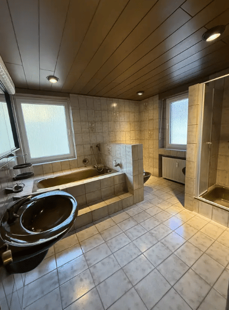 Großzügige 3-Zimmer-Wohnung im 1. OG eines freistehenden Hauses mit Stadtvilla-Charakter, 44143 Dortmund (Brackel Körne Mitte Schüren Wambel)