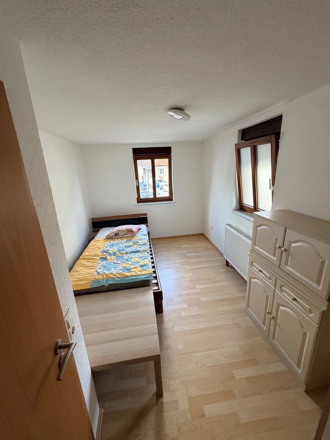 Helles, gepflegtes Zimmer in zentraler Lage von Oberderdingen – ab sofort verfügbar, 75038 Oberderdingen