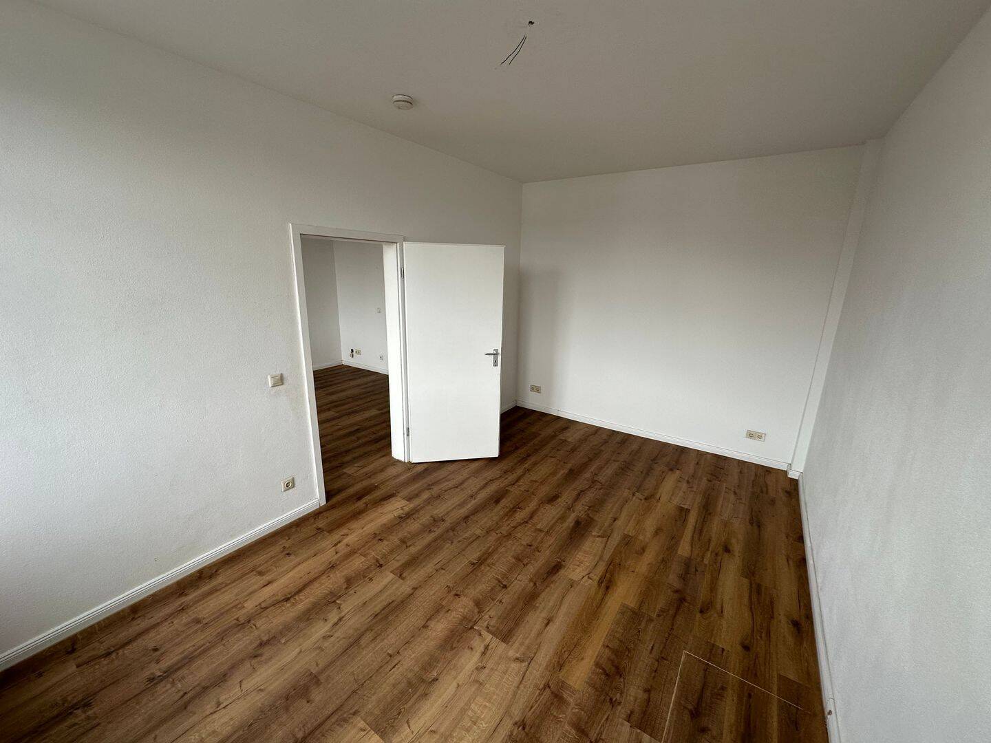 Ab sofort.: Helle 2- und 3-Zimmer-Wohnung nahe am Grünen, zentral gelegen, 90763 Fürth (Südstadt Weikershof)