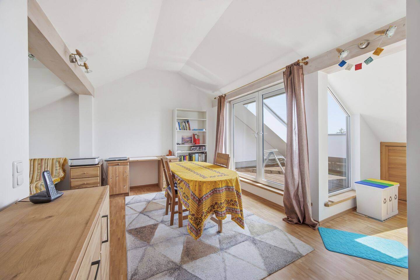 Helle 2-Zimmer-Dachgeschosswohnung mit Südloggia, 81549 München (Obergiesing Ramersdorf-Perlach Untergiesing-Harlaching)