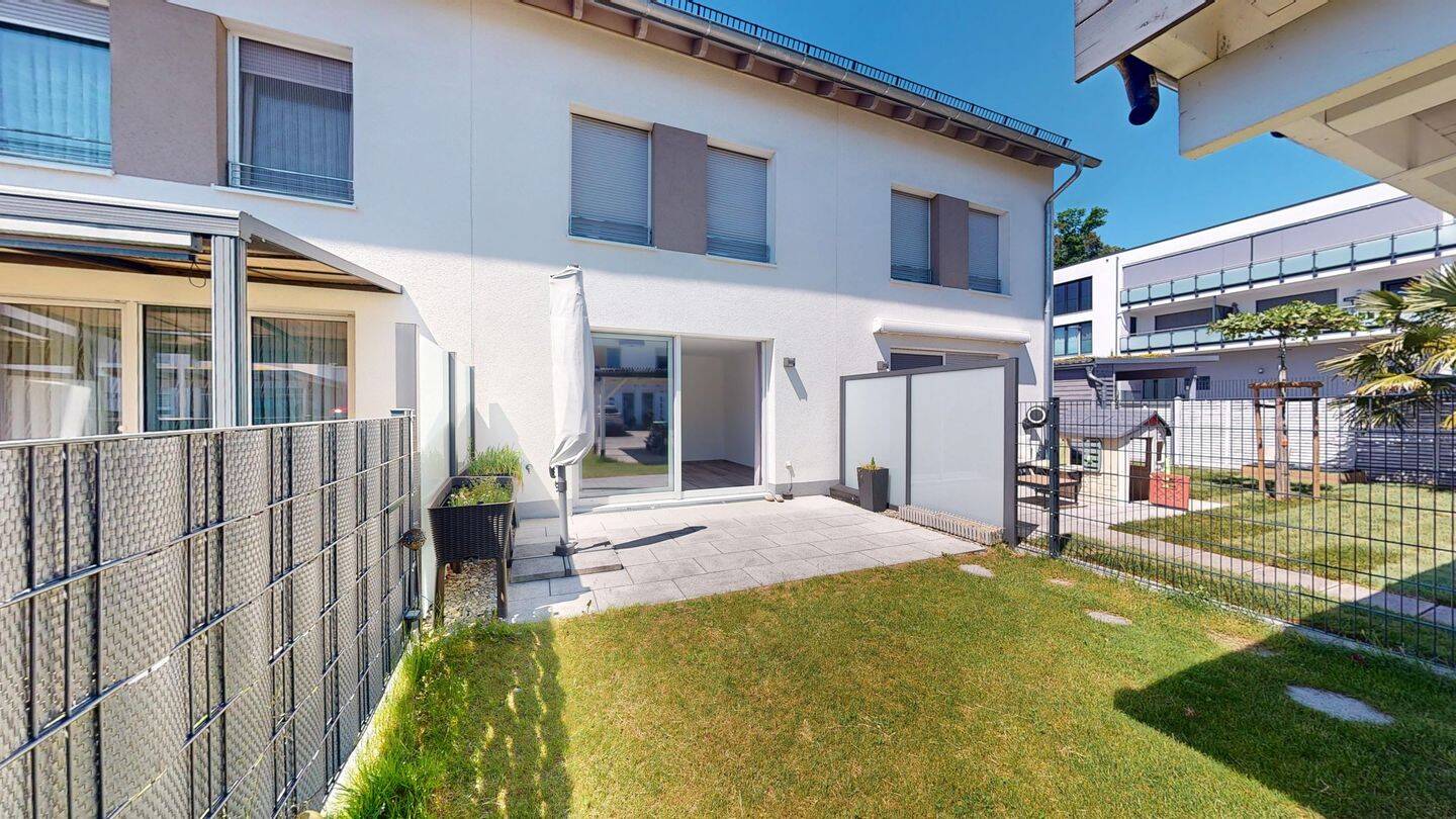 Modernes Reihenmittelhaus aus 2018 mit 5 Zimmern und Carport in Meckenbeuren, 88074 Meckenbeuren