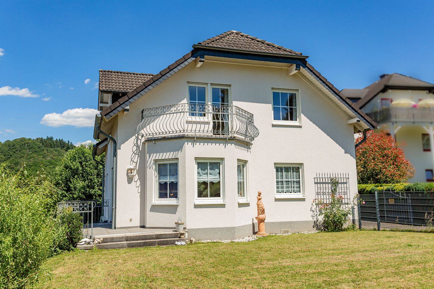 Familienparadies mit Garten, Terrassen und vielen Nutzungmöglichkeiten in beliebter Lage von Bullay, 56859 Bullay