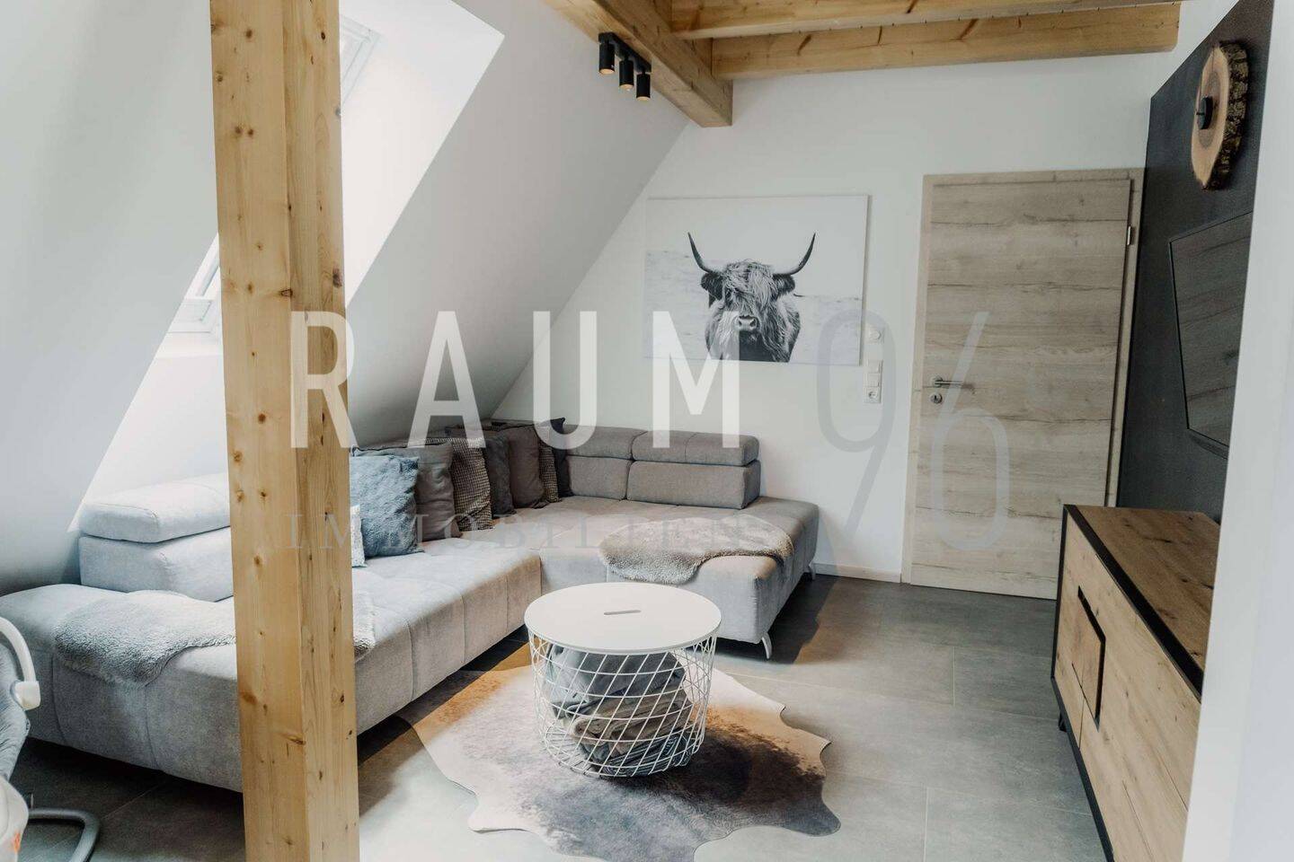Großzügige 6-Zimmer-Dachgeschosswohnung im Neubau mit Balkon in Loffeld, 96231 Bad Staffelstein