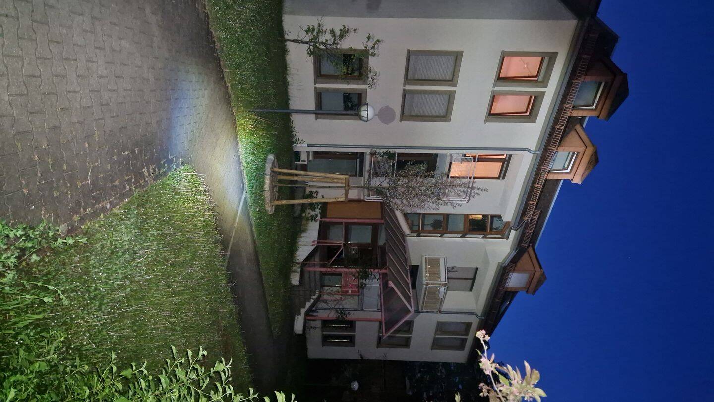 Schöne 2-Zimmer-Wohnung mit 2 Balkone, 70176 Stuttgart (Mitte West)