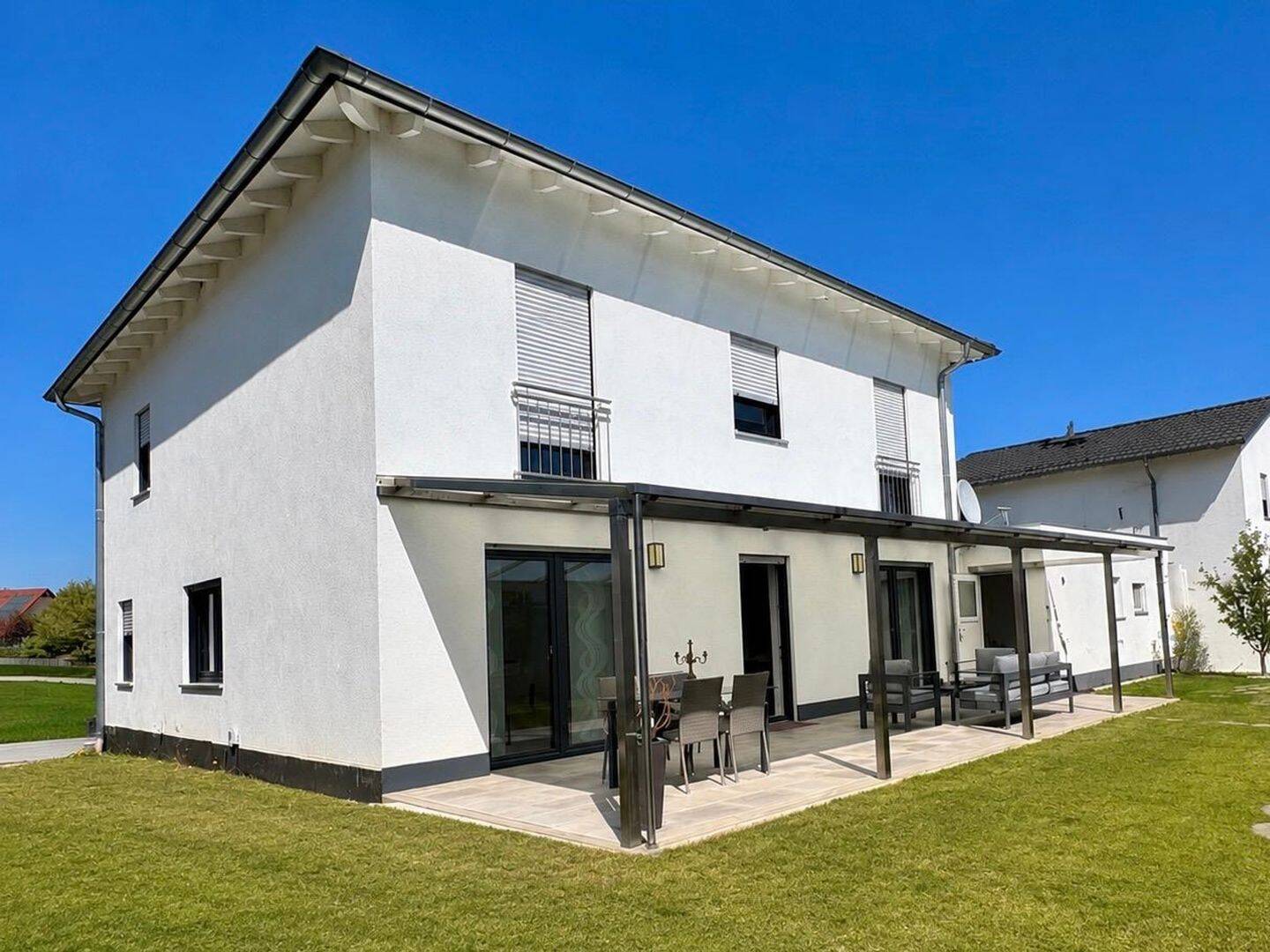 Modernes Wohlfühlhaus mit traumhaftem Garten und großzügiger Terrasse in ruhiger Lage, 93107 Thalmassing