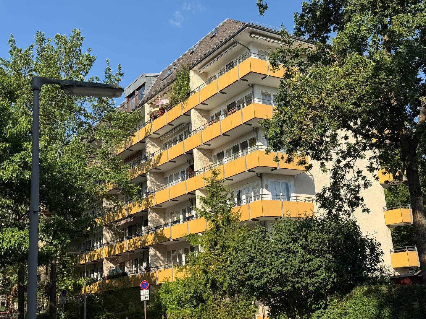 Steglitz – Ruhig gelegene, sanierte 2-Zimmer Wohnung mit Weitblick – 12167 Berlin – Bild 1 von 3