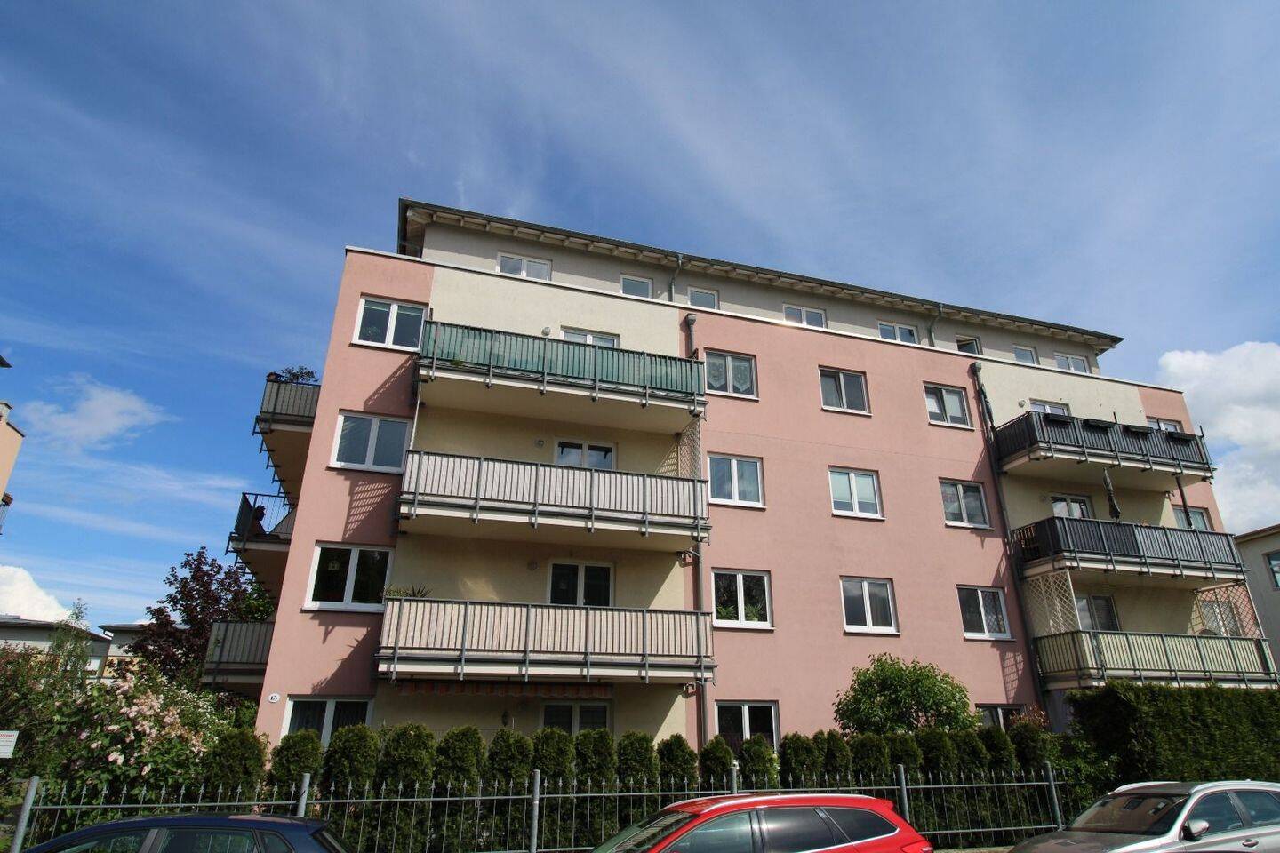Ruhige 2-Zimmer-Wohnung im 4. Stock mit Balkon und Stellplatz in Dresden – Klingestraße, 1159 Dresden