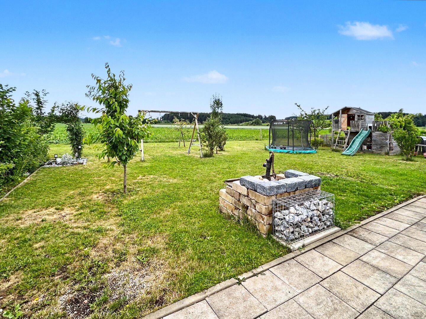 Zuhause im Grünen: Modernes Einfamilienhaus in ruhiger Lage in Tacherting, 83342 Tacherting