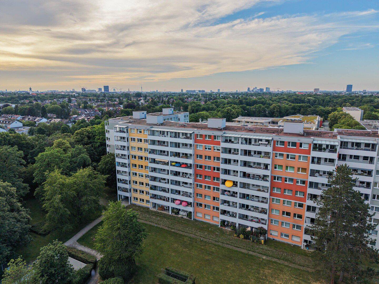 Provisionsfrei & Bezugsfrei! 3-Zimmer-Wohnung mit Loggia nähe Ostpark!, 81735 München (Berg am Laim Ramersdorf-Perlach Trudering-Riem)