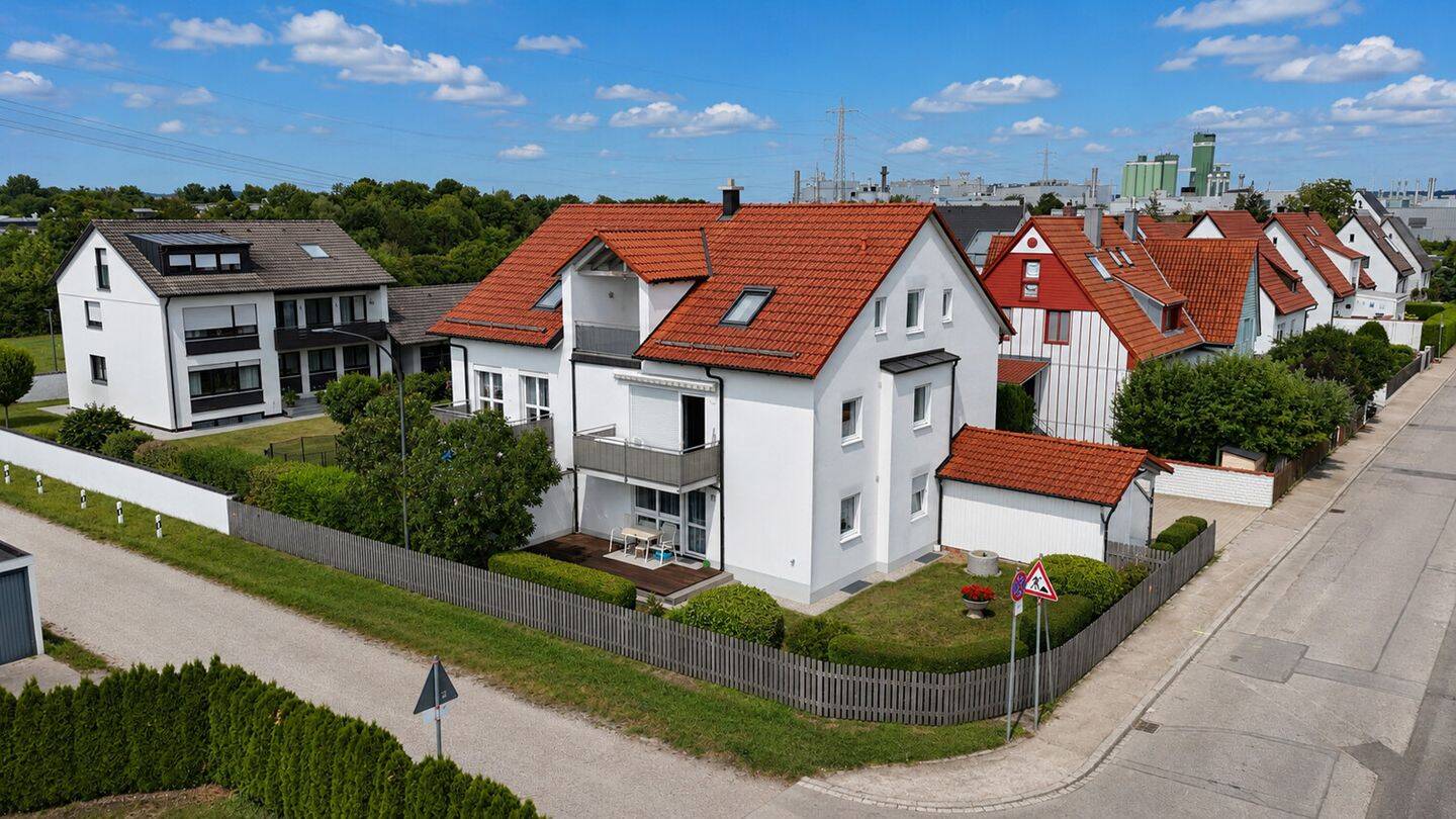 Großzügige 4-Zimmer-Dachgeschosswohnung mit großer Loggia in der beliebten Bayerwaldsiedlung, 84034 Landshut (Münchnerau Nikola West)