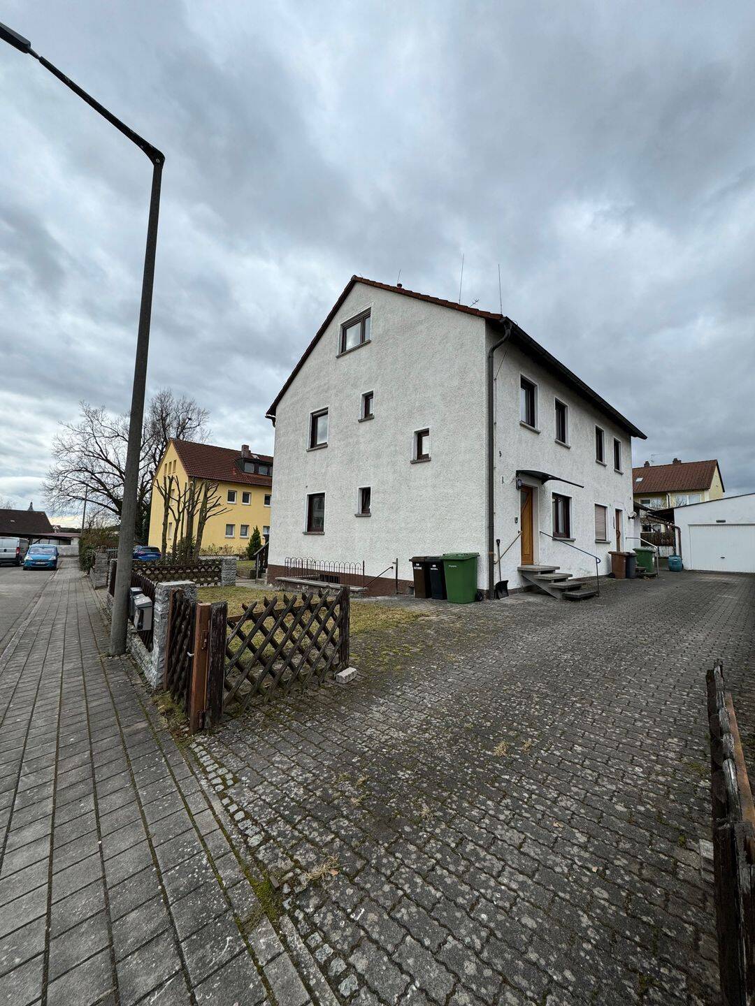 Doppelhaushälfte kernsaniert zu vermieten, 91154 Roth