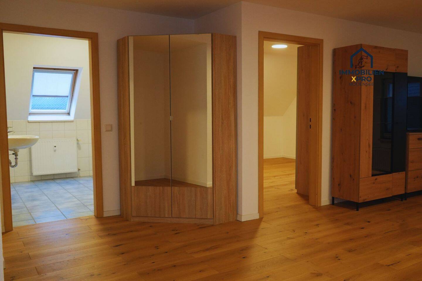 2-Zimmer-Dachgeschosswohnung mit Einbauküche und Garage in Stockach-Hindelwangen, 78333 Stockach