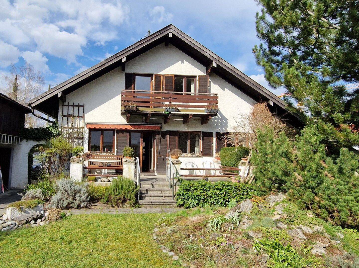 Zentrales Grundstück in Vaterstetten mit renovierungsbedürftigem Einfamilienhaus, 85591 Vaterstetten