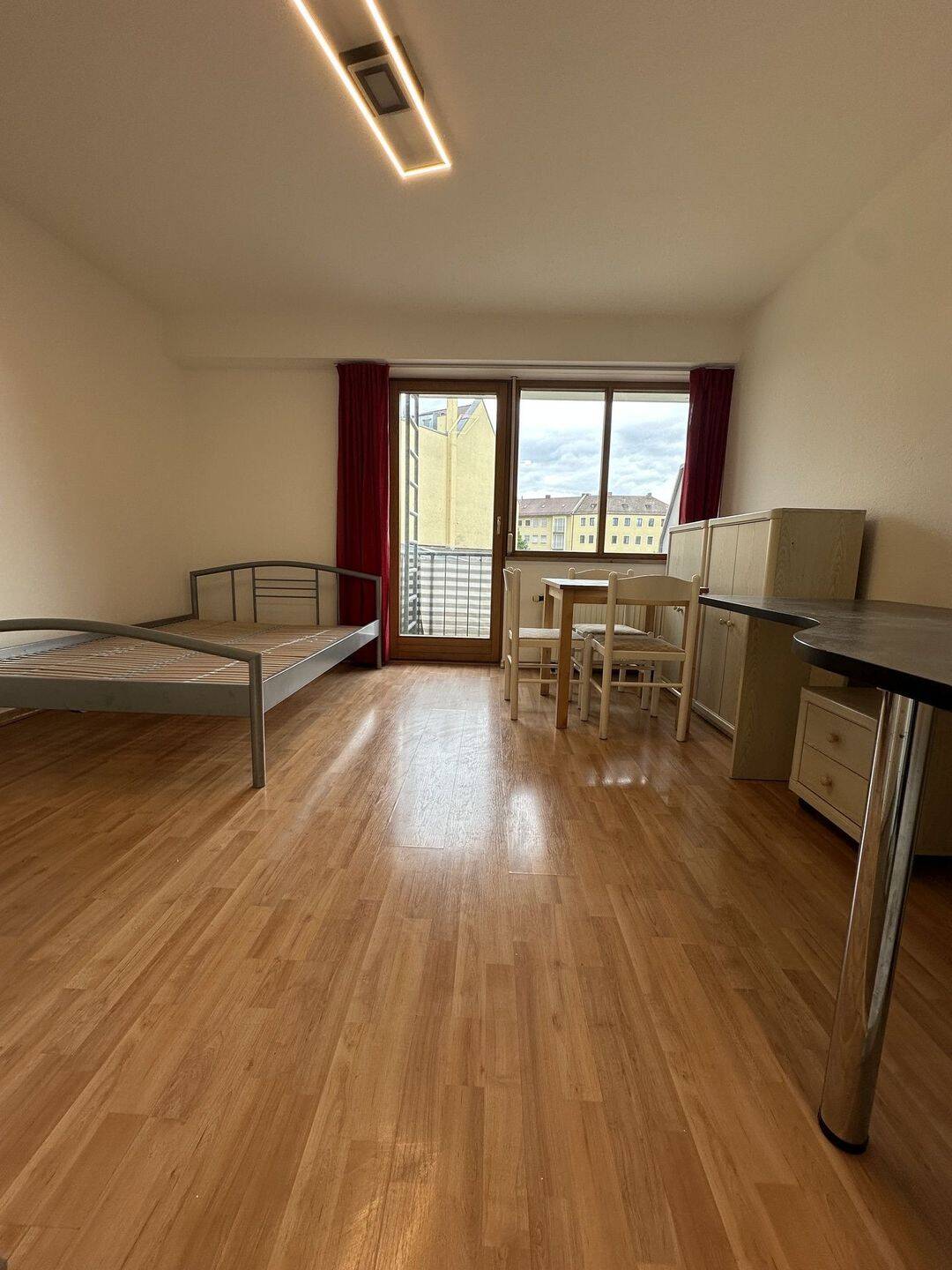 Möblierte 1-Zimmer-Wohnung mit Balkon und Aufzug in Nürnberg – Zentral, 90443 Nürnberg