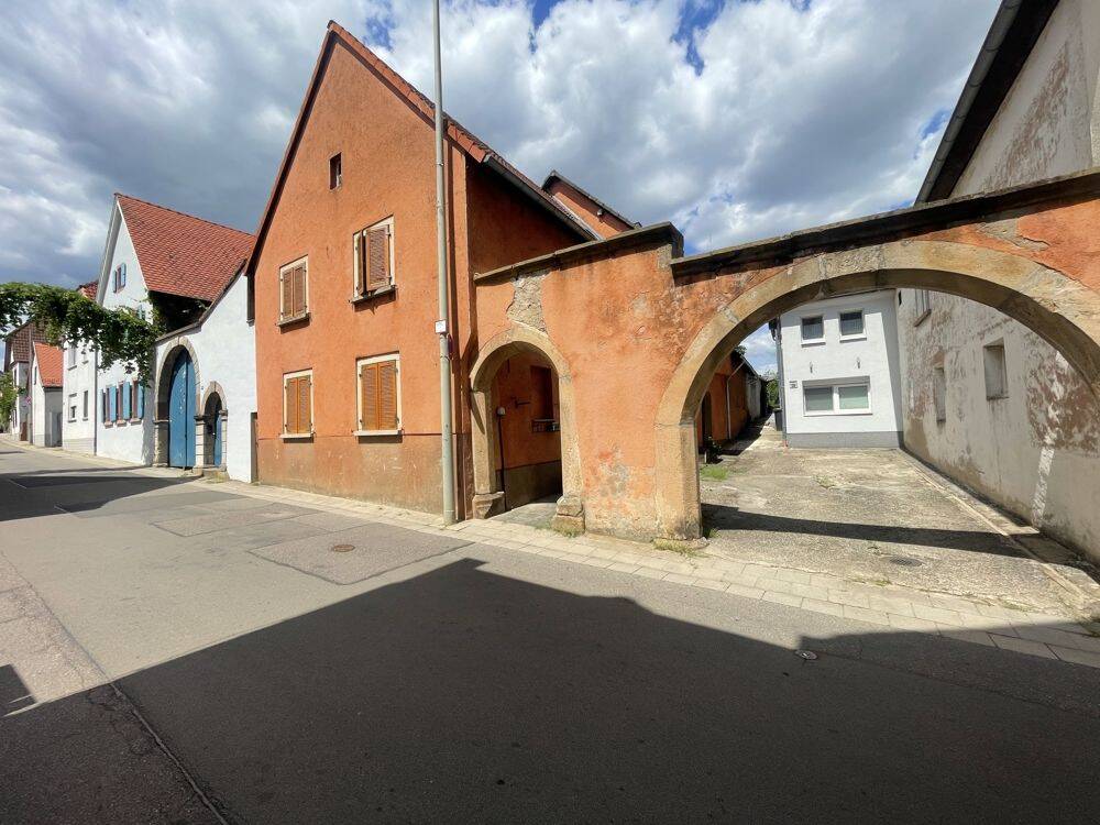 Modernisierungsbedürftiges Gebäudeensemble – Nutzbar als Einfamilienhaus bis Dreifamilienhaus, 67480 Edenkoben