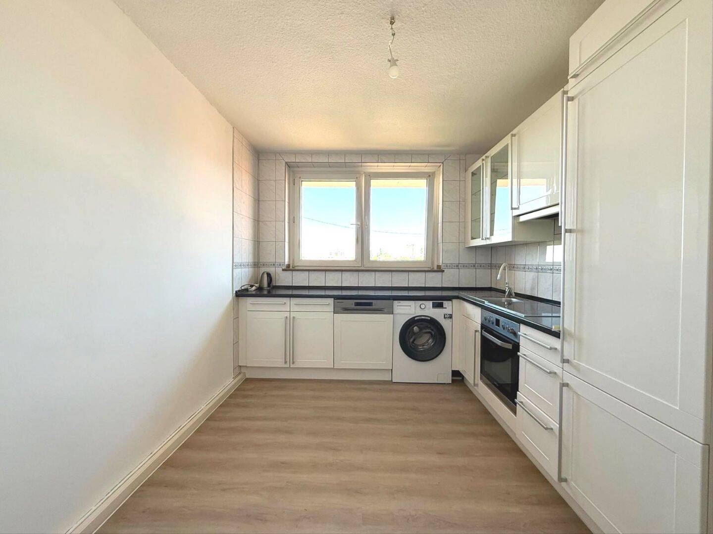 Renovierte 3-Zimmer-Wohnung mit Balkon – Top-Anbindung / neues Badezimmer, 41460 Neuss