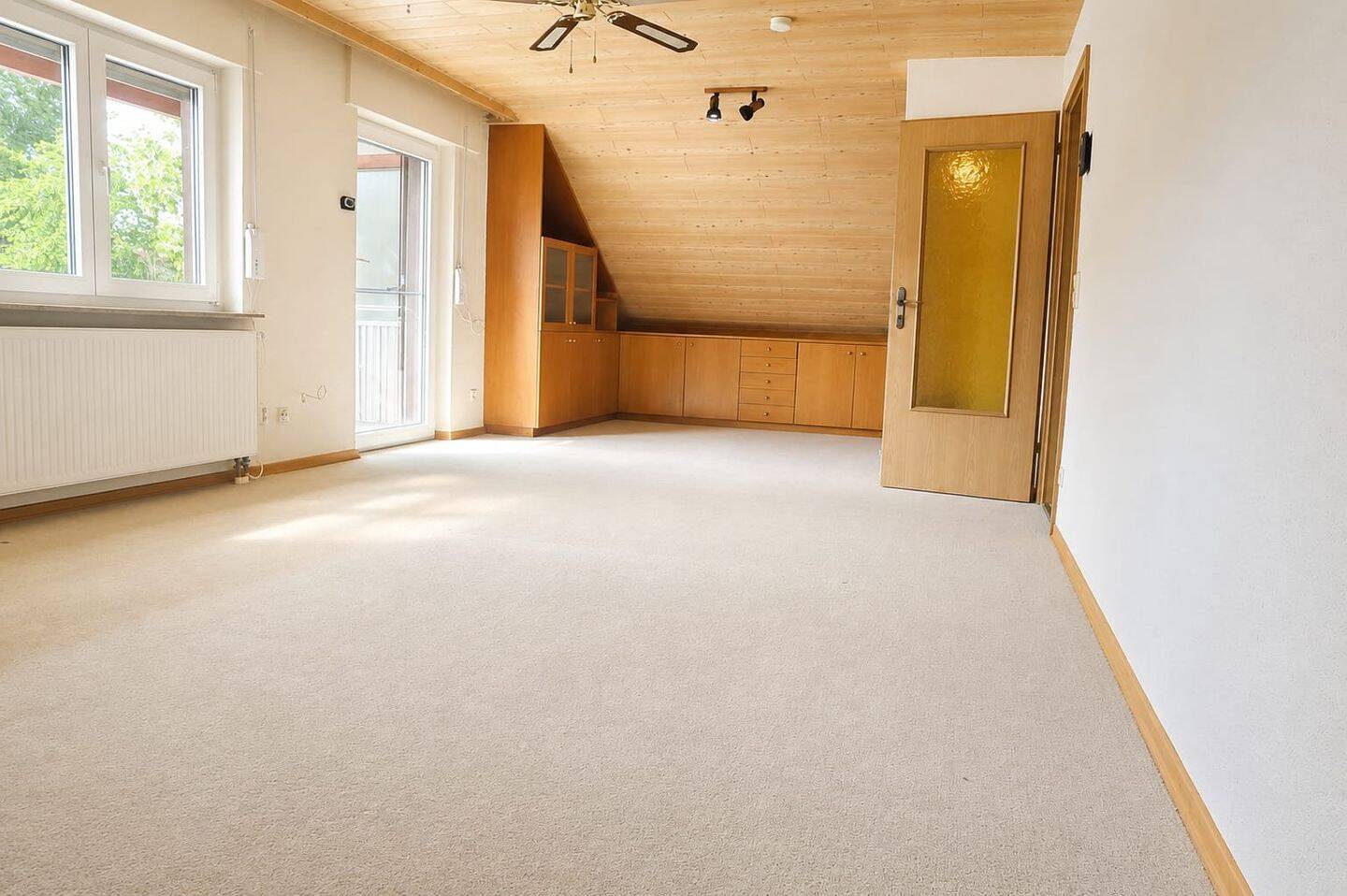 Helle und gepflegte 3-Zimmer-Dachgeschosswohnung mit Balkon in Waiblingen-Bittenfeld, 71336 Waiblingen