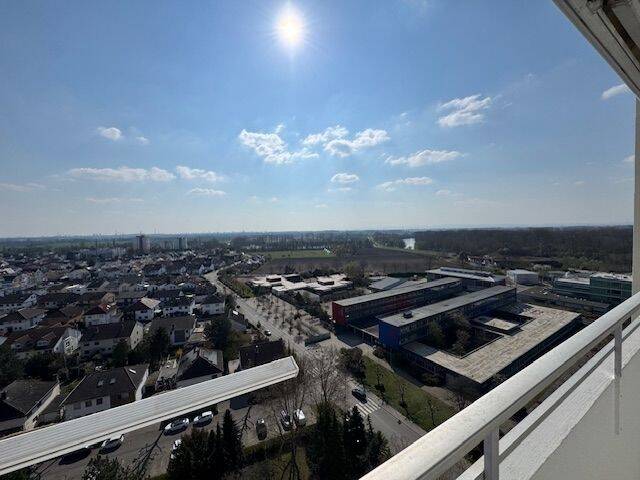 Panorama inklusive: Helle 4-Zimmer-Wohnung mit Balkon und Weitsicht, 68623 Lampertheim