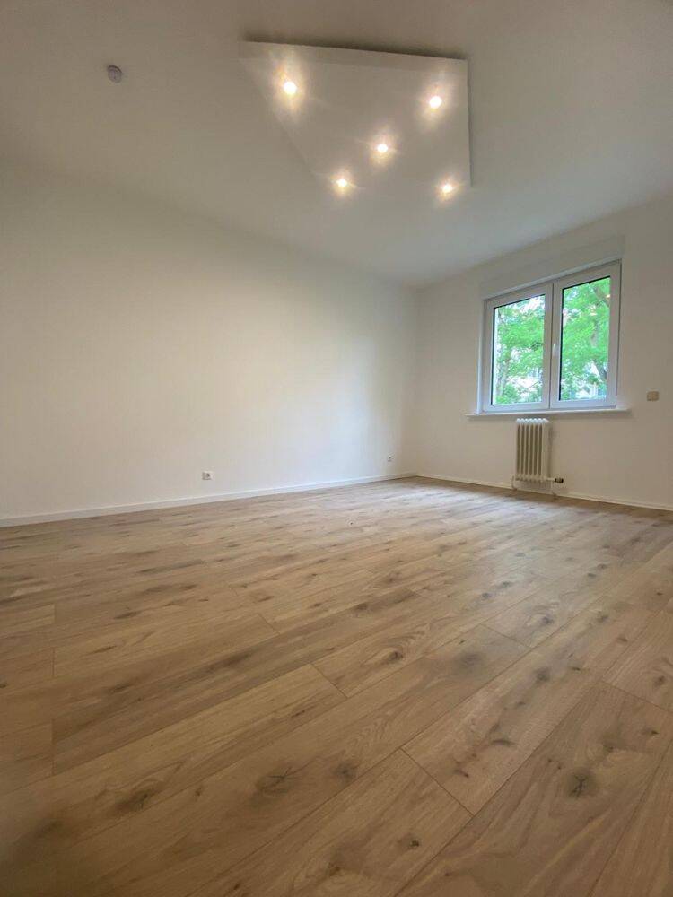 Bezugsfreie, kernsanierte 2-Zimmer-Wohnung mit Balkon und neuer Einbauküche in Berlin-Spandau-Wasserstadt, 13587 Berlin (Spandau Hakenfelde Kolonie Wannseeaten Siedl. Wohnsiedlung Hakenfelde)