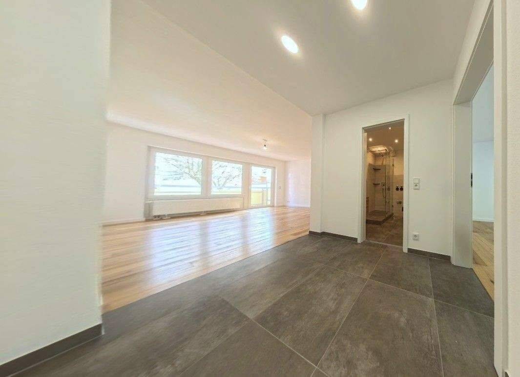 ERSTBEZUG NACH SANIERUNG: Außergewöhnlich schöne 2-Zimmer-Wohnung mit Balkon, zentral und ruhig, 90478 Nürnberg (Dutzendteich Gleißhammer Glockenhof Sankt Peter Zerzabelshof)