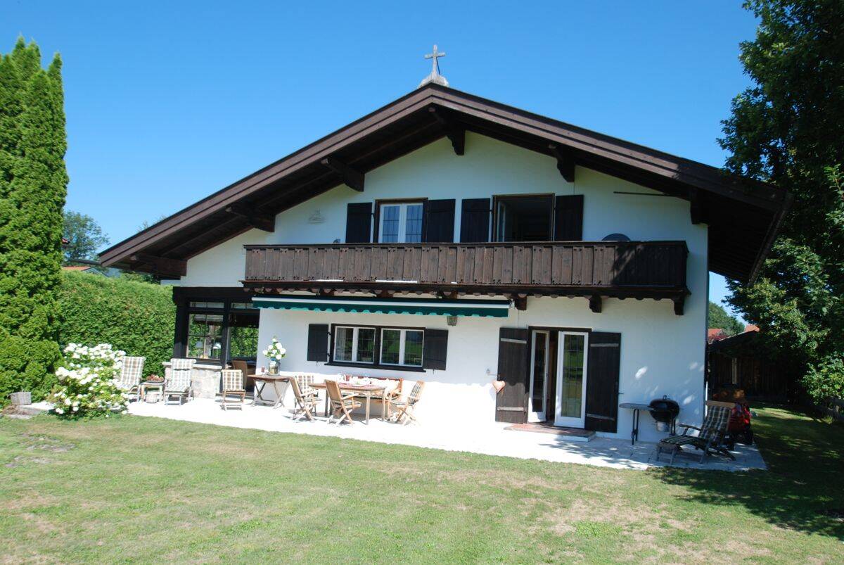 Ein Kleinod der Extraklasse in unverbaubarer Lage mit freiem Blick, 83700 Rottach-Egern
