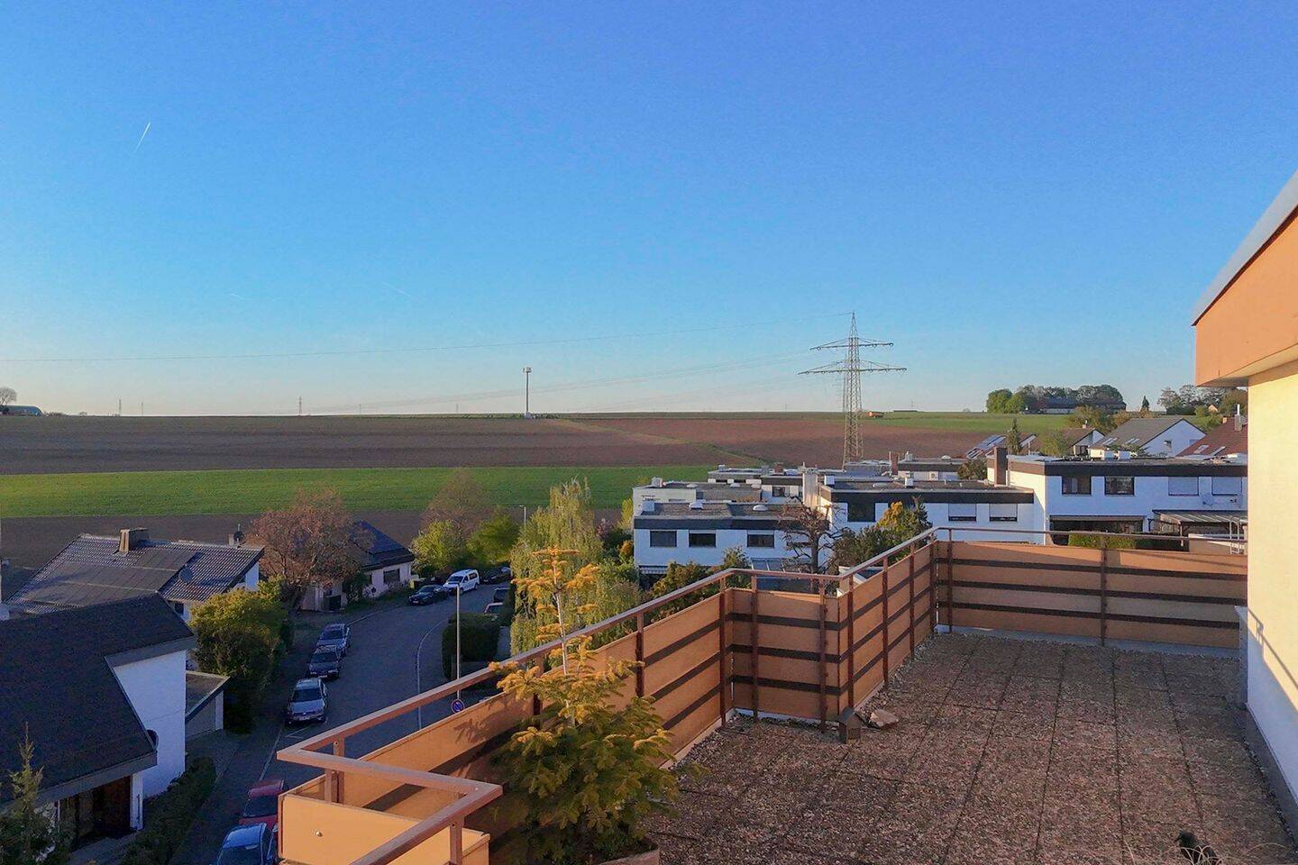 Penthouse-Feeling in Ditzingen: Eigene Etage, große Dachterrasse & traumhafter Ausblick, 71254 Ditzingen