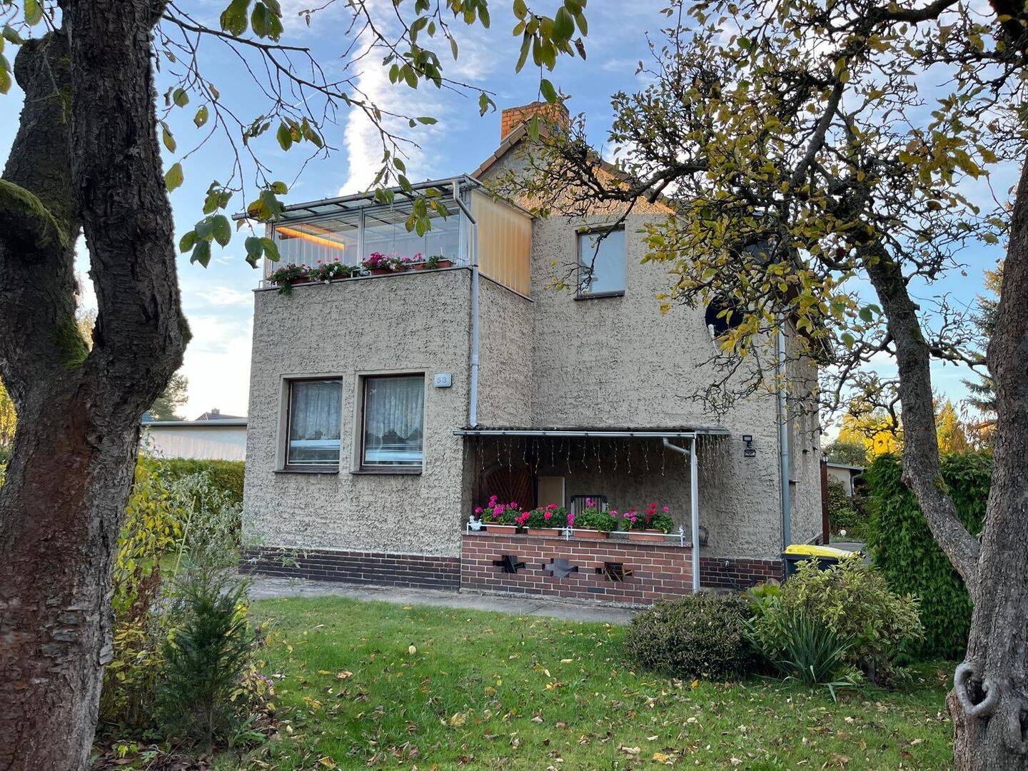 DEUTSCHMANN IMMOBILIEN ***** ivd – Stattliches Wohnhaus mit Vollkeller und Garage in Berlin-Buch!