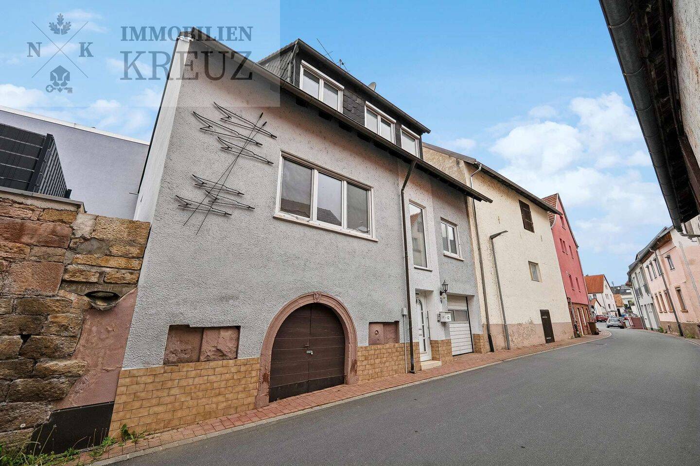 Umfangreich modernisiertes Einfamilienhaus mit Garage in Tauberbischofsheim-Hochhausen, 97941 Tauberbischofsheim