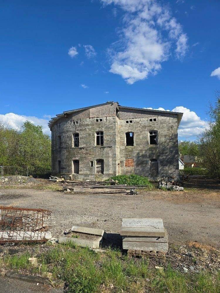 Lost Place – Sandstein-Villa auf großem Grundstück / Zum Erhalten oder Abreißen, 96242 Sonnefeld