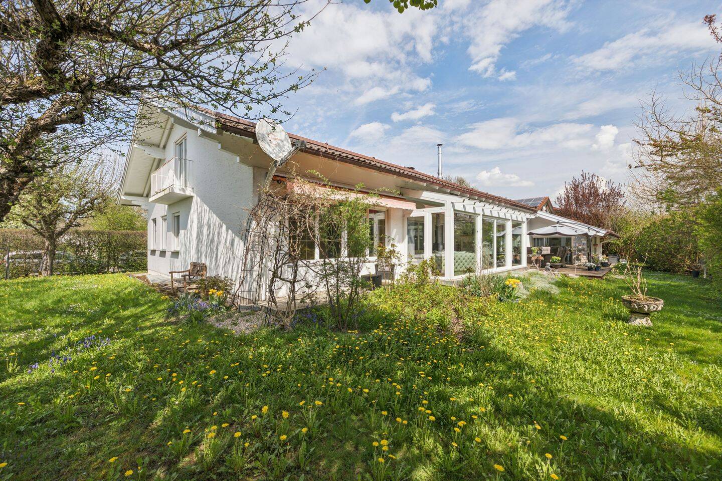 Mehr als ein Haus: 341 m² Wohnfläche, Traumgarten und enormes Gestaltungspotenzial, 83236 Übersee