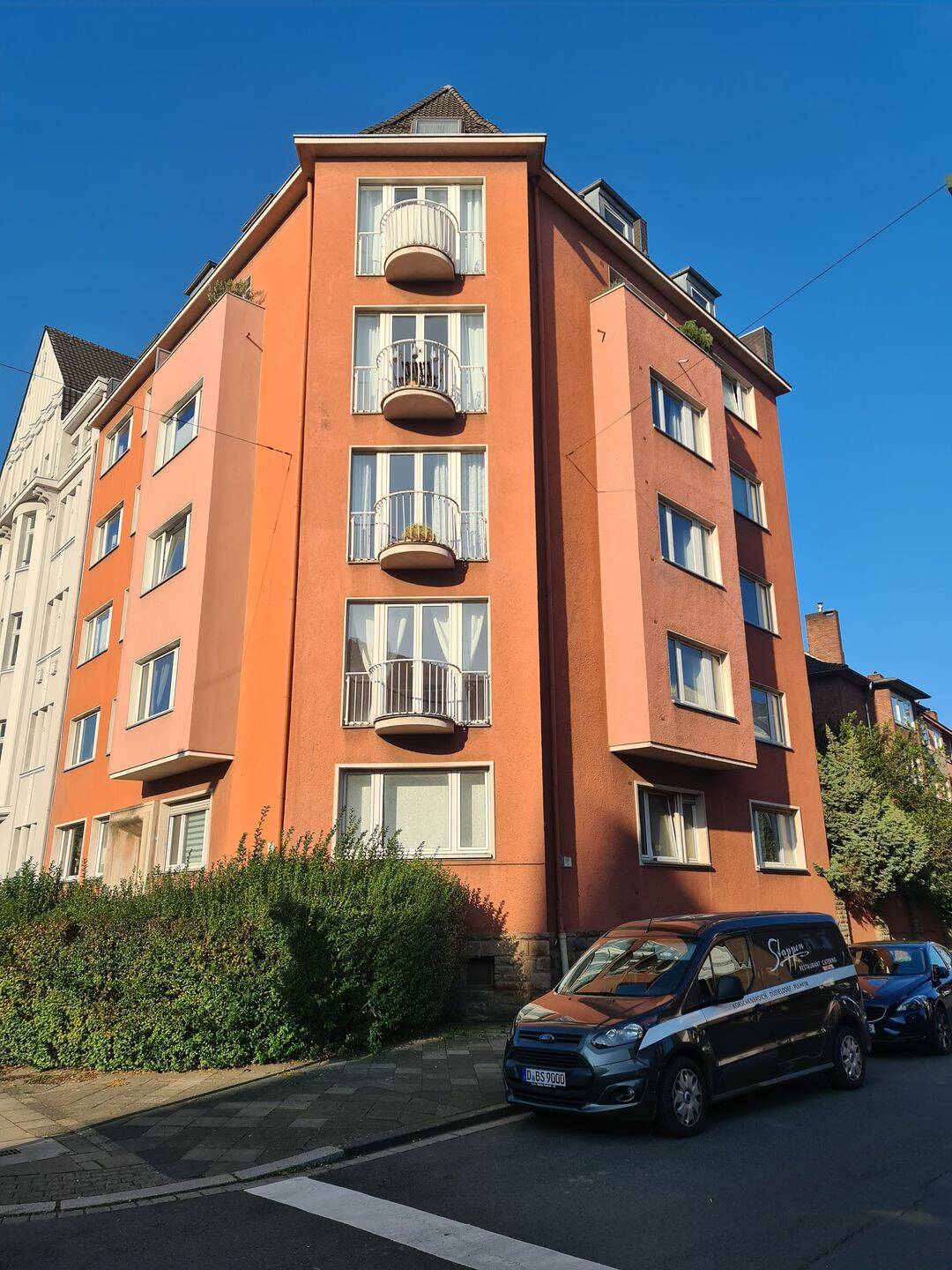 Düsseldorf-Oberkassel/Luegallee: toll geschnitte 2-Zimmerwohnung mit kleinem Balkonaustritt + Tageslichtbad im 2. OG, 40545 Düsseldorf (Oberkassel)