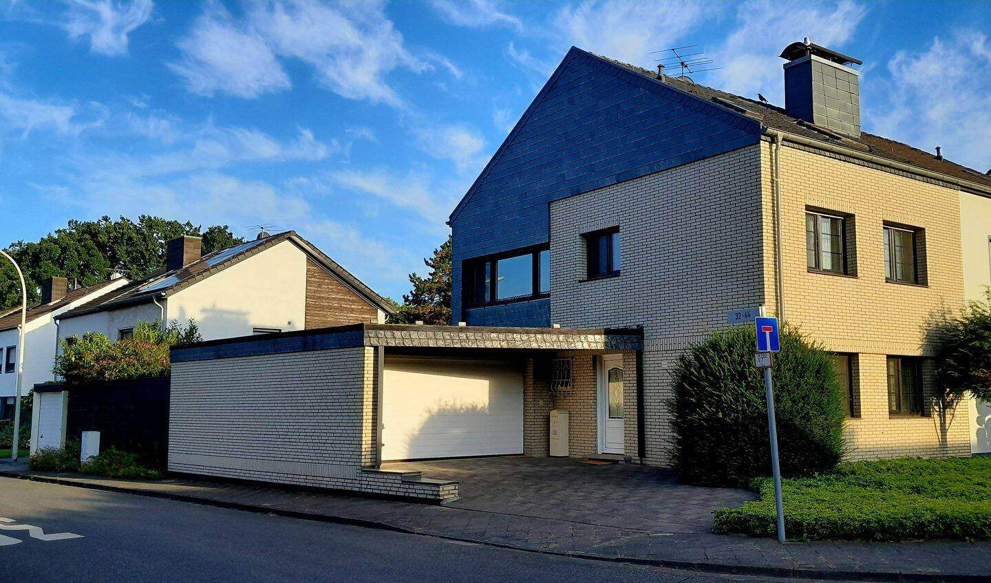MÖNCHENGLADBACH-GIESENKIRCHEN / NELLESSENWEG / KINDER SIND HIER WILLKOMMEN / GERÄUMIGES HAUS MIT DOPPELGARAGE UND VERMIETETER EINZELGARAGE, 41238 Mönchengladbach